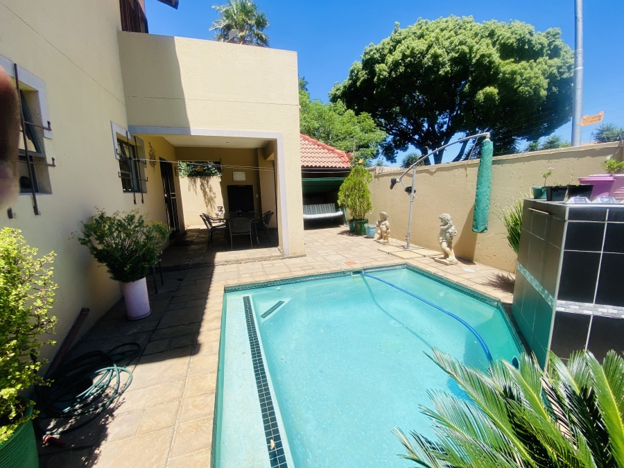 3 Bedroom Property for Sale in New Redruth Gauteng