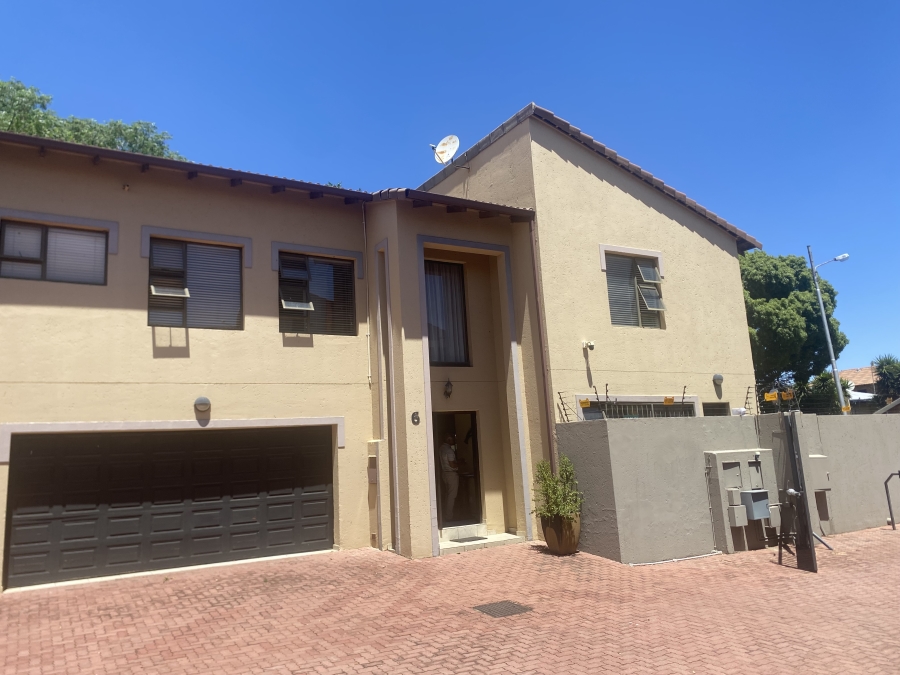 3 Bedroom Property for Sale in New Redruth Gauteng