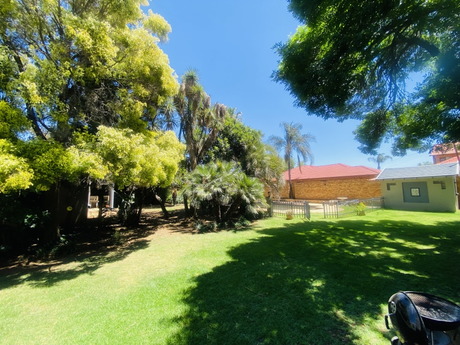 5 Bedroom Property for Sale in New Redruth Gauteng