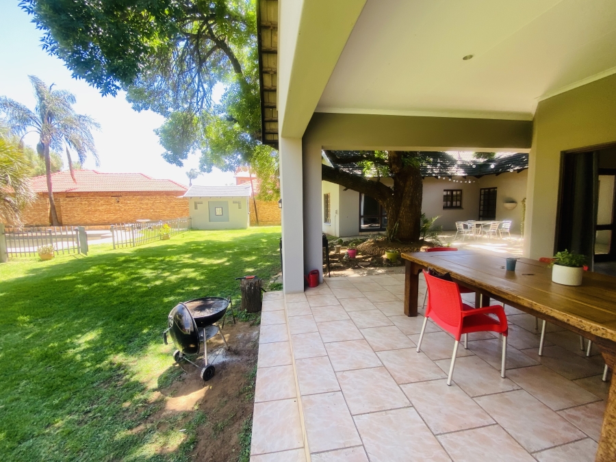 5 Bedroom Property for Sale in New Redruth Gauteng