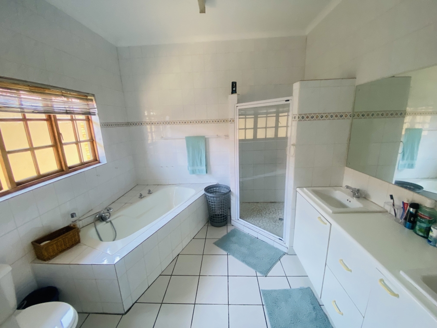 5 Bedroom Property for Sale in New Redruth Gauteng