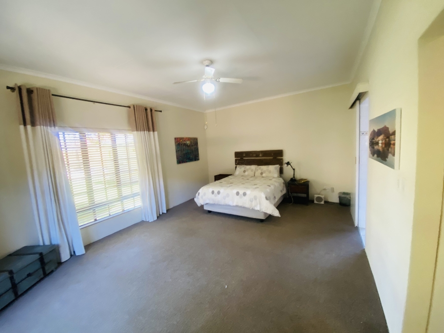 5 Bedroom Property for Sale in New Redruth Gauteng