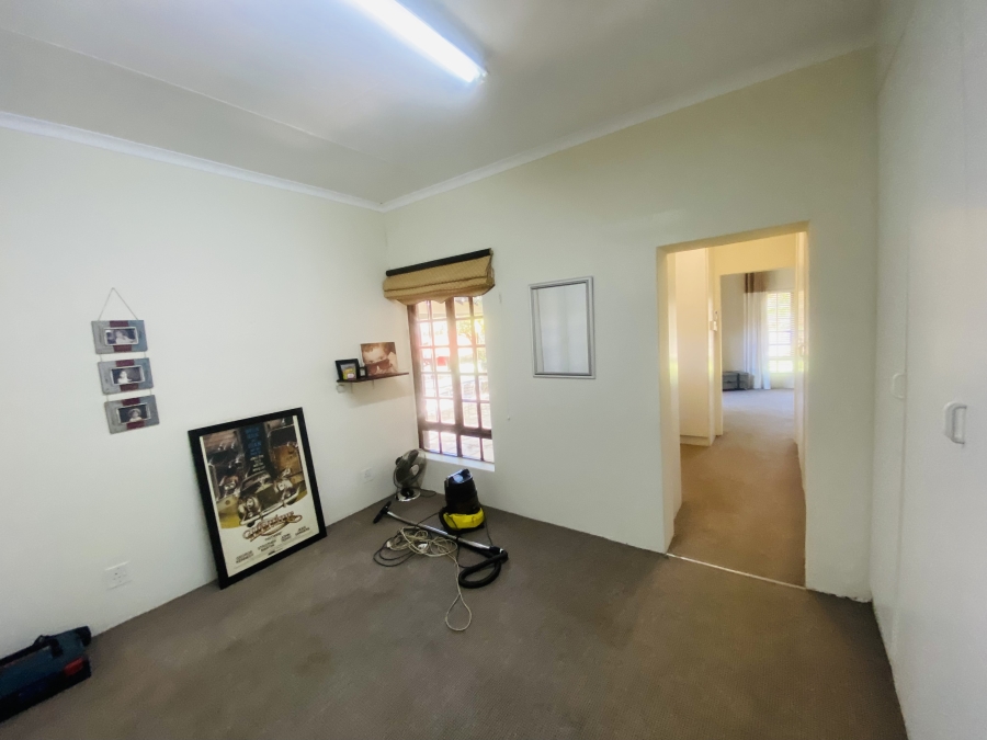 5 Bedroom Property for Sale in New Redruth Gauteng