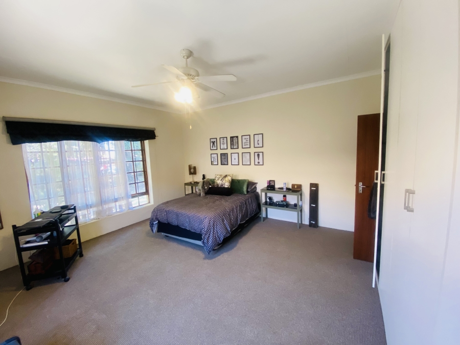 5 Bedroom Property for Sale in New Redruth Gauteng