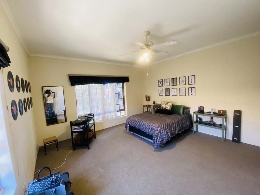 5 Bedroom Property for Sale in New Redruth Gauteng