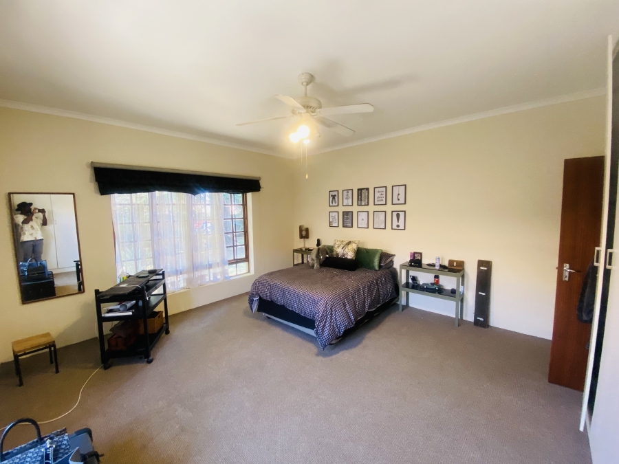 5 Bedroom Property for Sale in New Redruth Gauteng