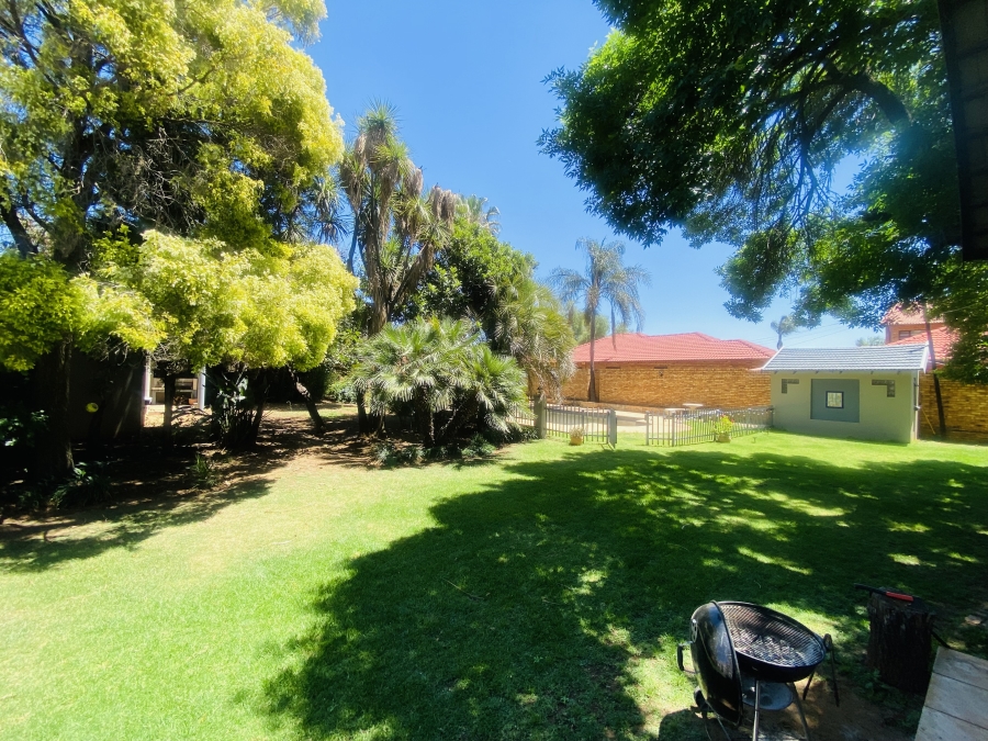 5 Bedroom Property for Sale in New Redruth Gauteng