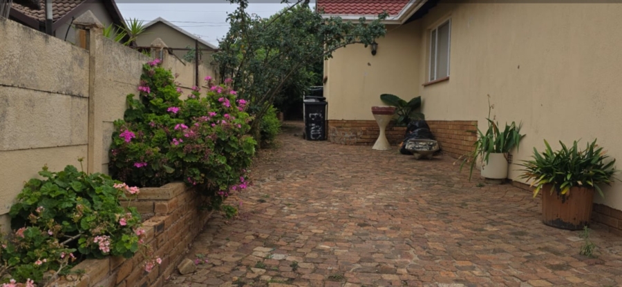 3 Bedroom Property for Sale in Tulisa Park Gauteng