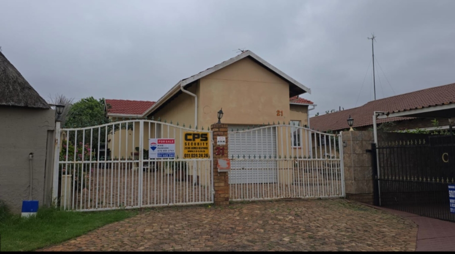 3 Bedroom Property for Sale in Tulisa Park Gauteng