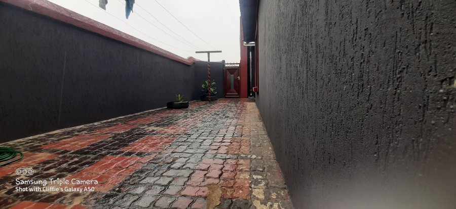 3 Bedroom Property for Sale in Siluma View Gauteng