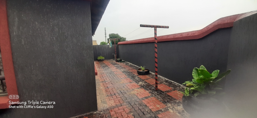 3 Bedroom Property for Sale in Siluma View Gauteng