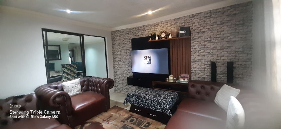 3 Bedroom Property for Sale in Siluma View Gauteng