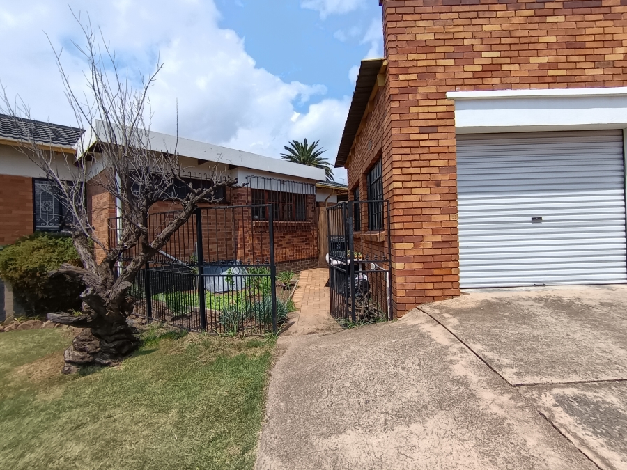 3 Bedroom Property for Sale in South Crest Gauteng