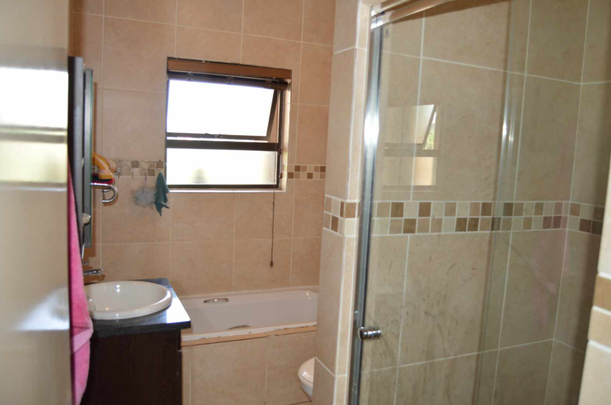 3 Bedroom Property for Sale in Mulbarton Gauteng