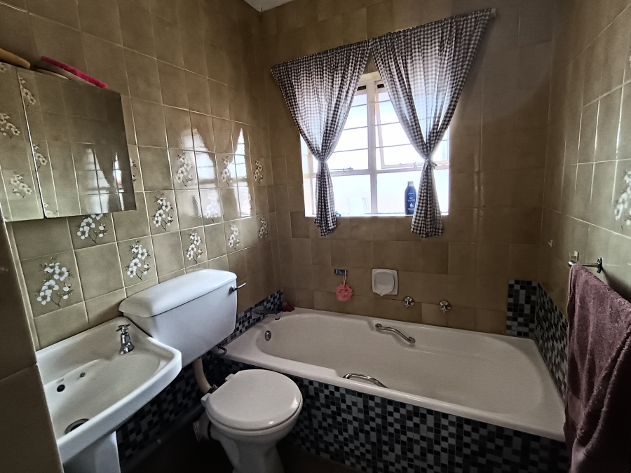 3 Bedroom Property for Sale in Brackendowns Gauteng
