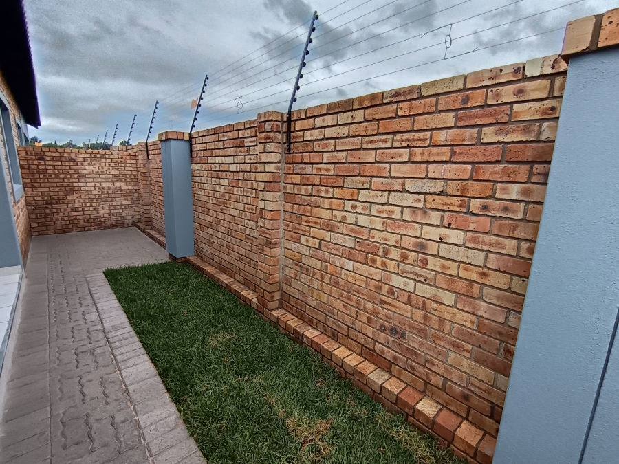 2 Bedroom Property for Sale in Brackendowns Gauteng