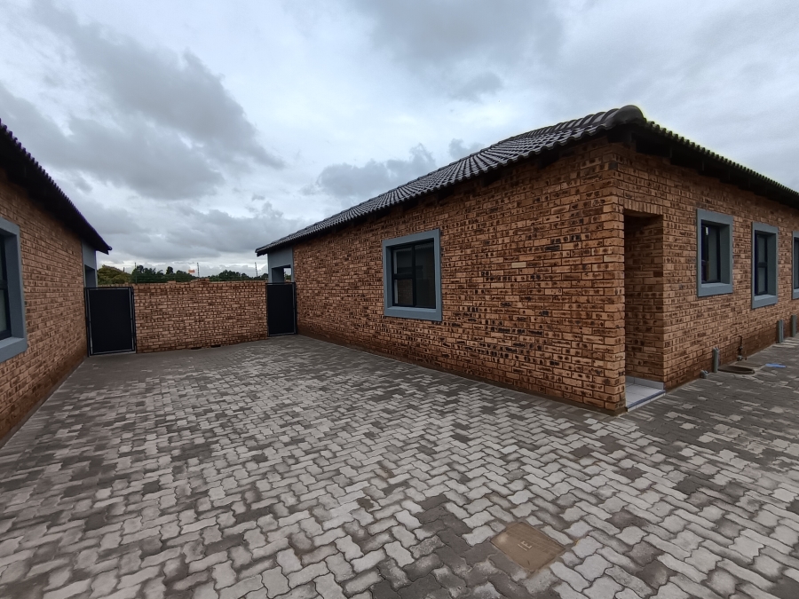 2 Bedroom Property for Sale in Brackendowns Gauteng