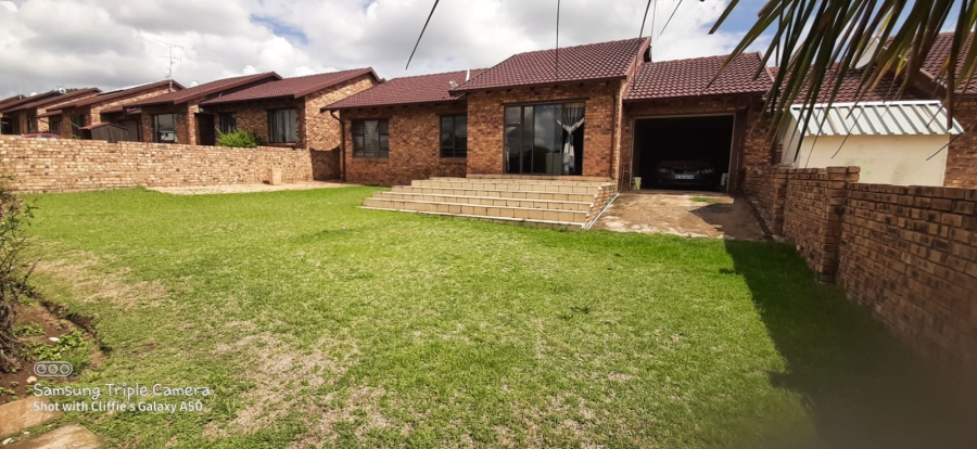 To Let 3 Bedroom Property for Rent in Meredale Gauteng