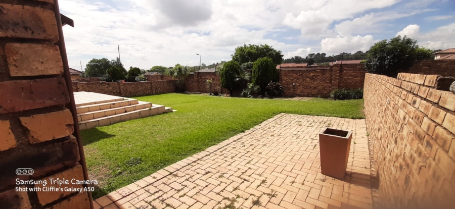 To Let 3 Bedroom Property for Rent in Meredale Gauteng