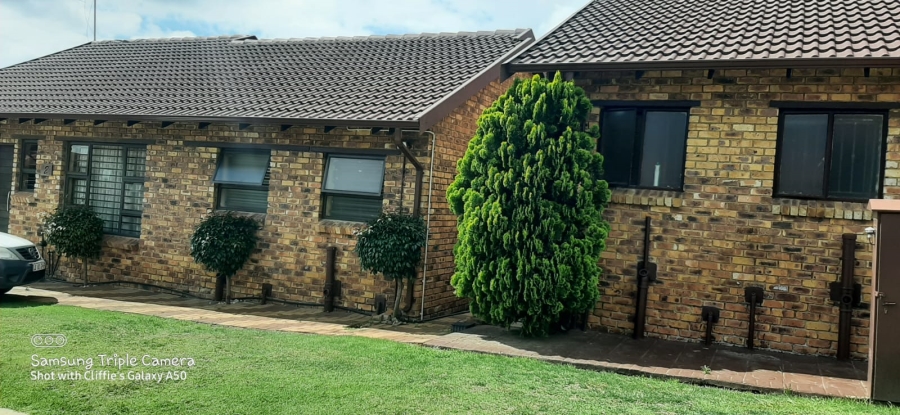 To Let 3 Bedroom Property for Rent in Meredale Gauteng