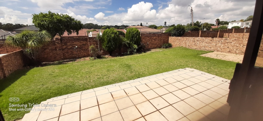 To Let 3 Bedroom Property for Rent in Meredale Gauteng