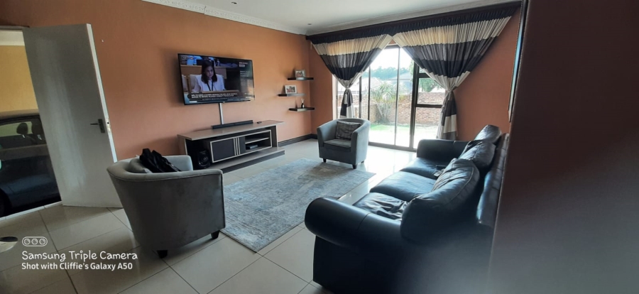 To Let 3 Bedroom Property for Rent in Meredale Gauteng