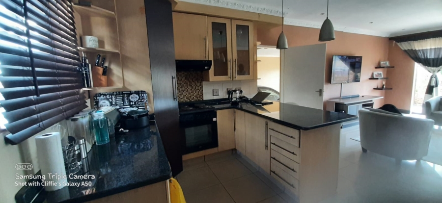 To Let 3 Bedroom Property for Rent in Meredale Gauteng