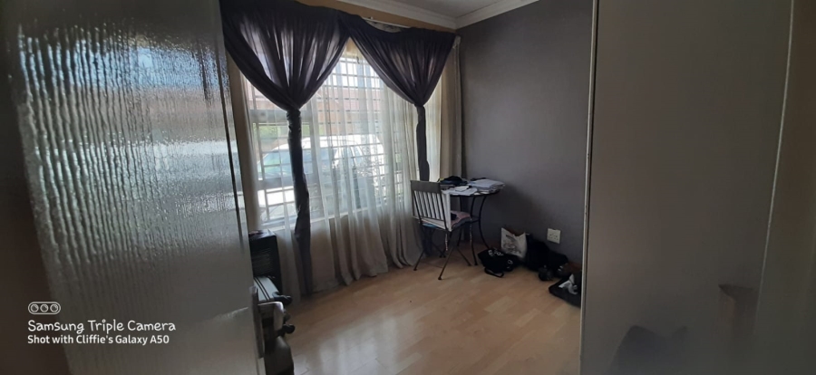 To Let 3 Bedroom Property for Rent in Meredale Gauteng
