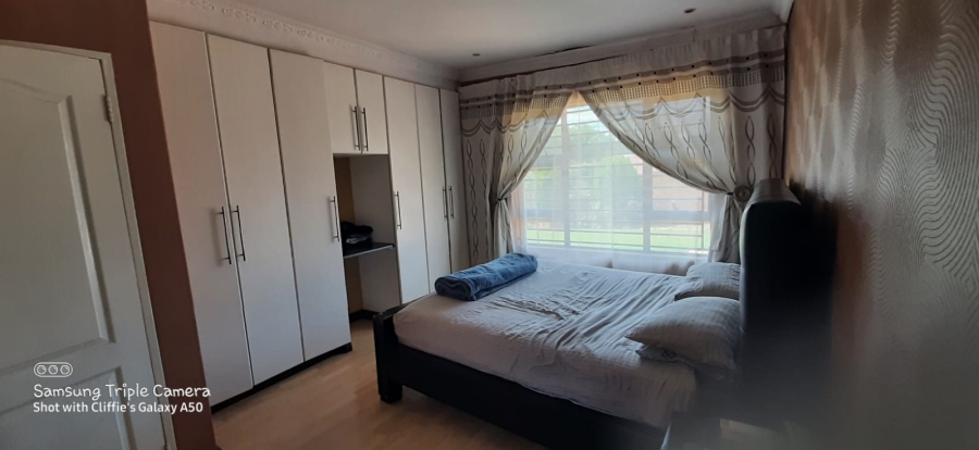 To Let 3 Bedroom Property for Rent in Meredale Gauteng