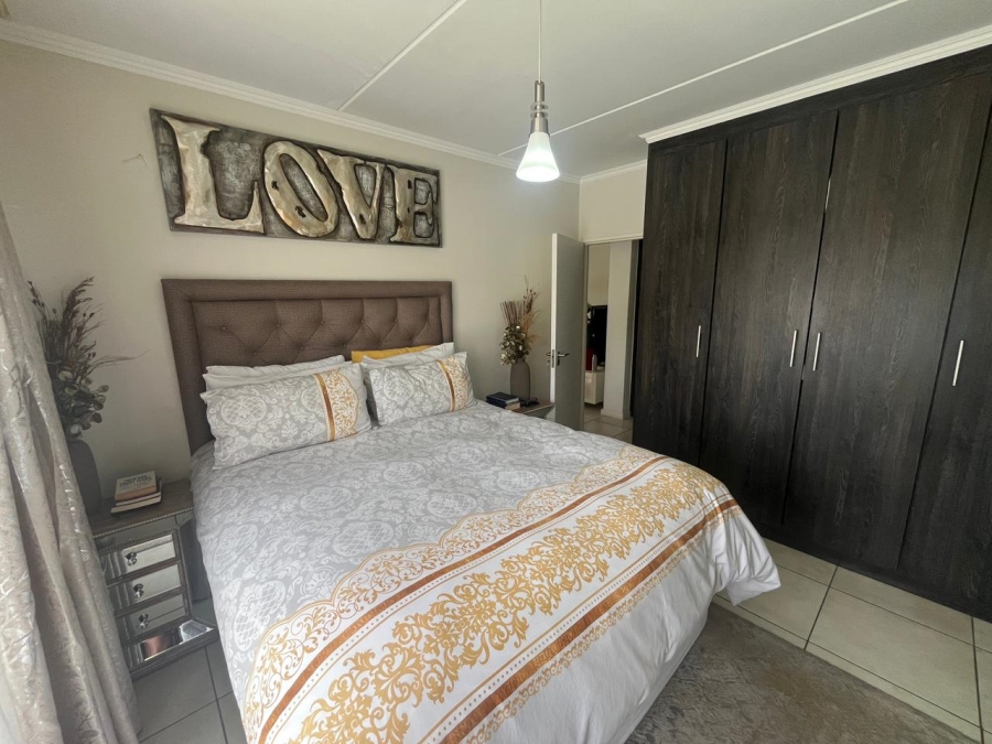 3 Bedroom Property for Sale in Oakdene Gauteng