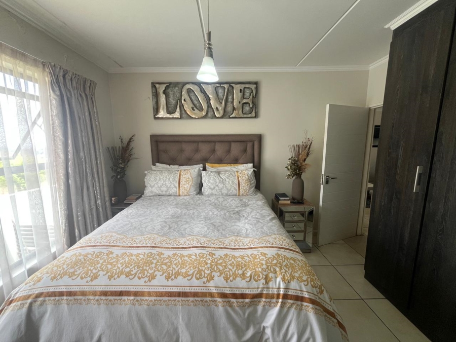 3 Bedroom Property for Sale in Oakdene Gauteng