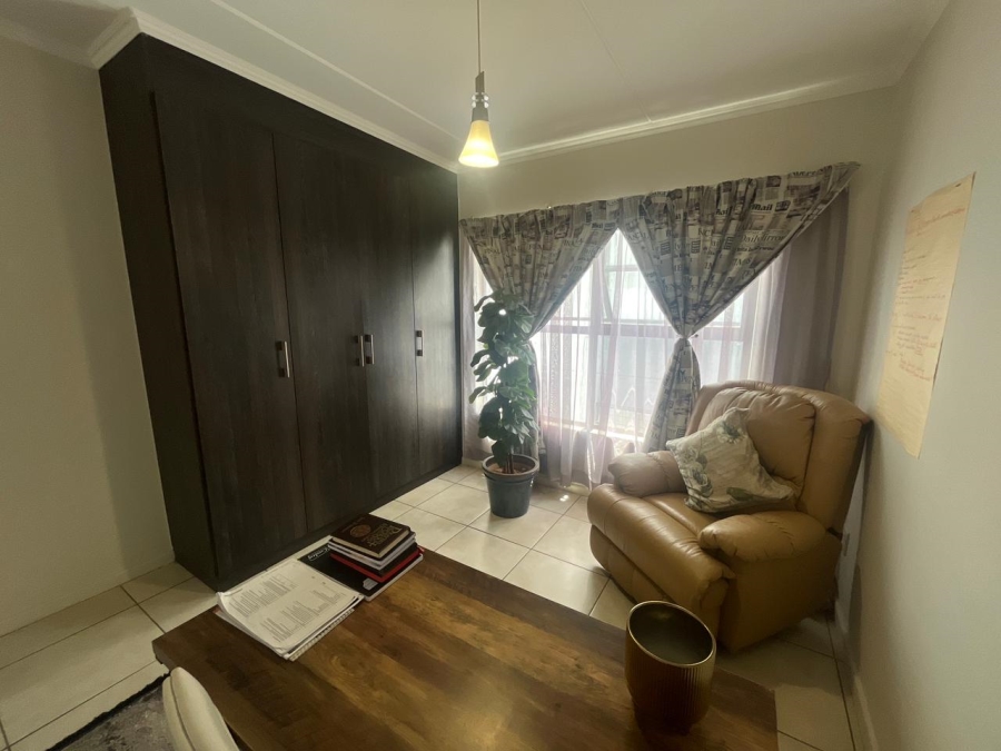 3 Bedroom Property for Sale in Oakdene Gauteng