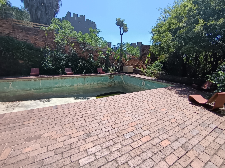 5 Bedroom Property for Sale in South Crest Gauteng
