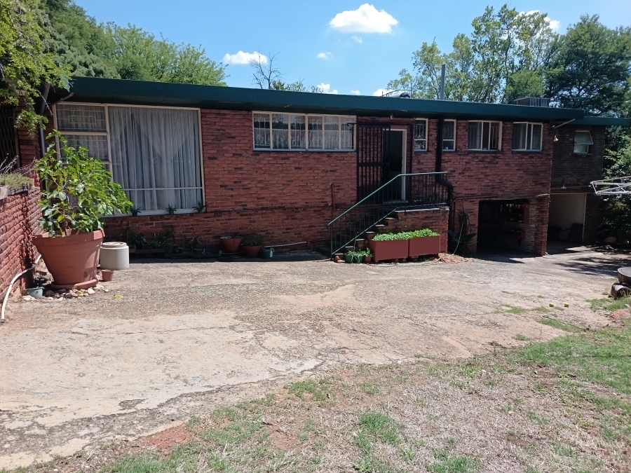 5 Bedroom Property for Sale in South Crest Gauteng