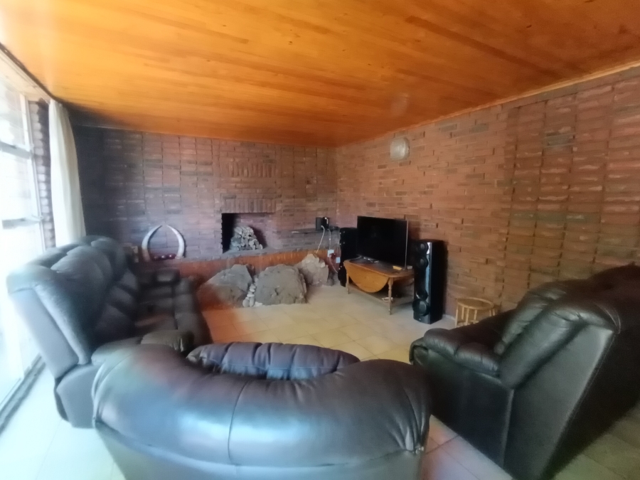 5 Bedroom Property for Sale in South Crest Gauteng