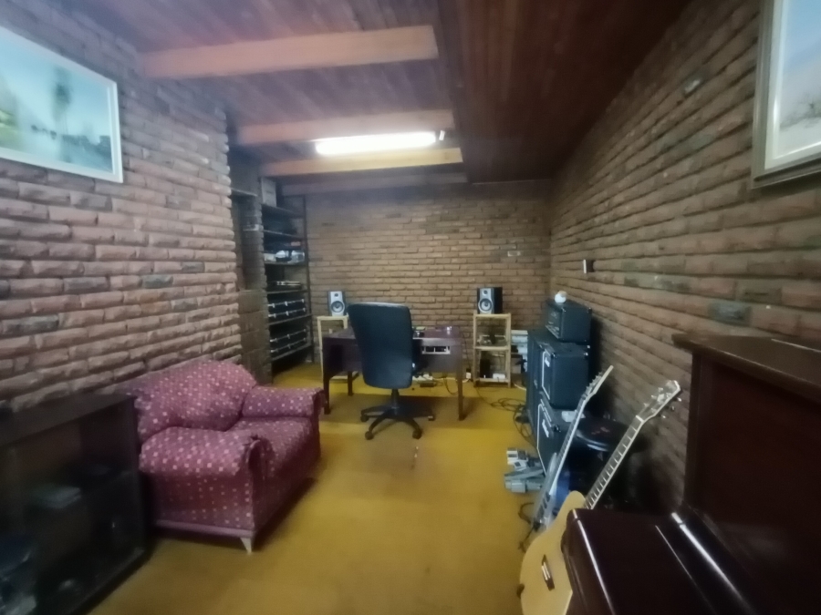 5 Bedroom Property for Sale in South Crest Gauteng