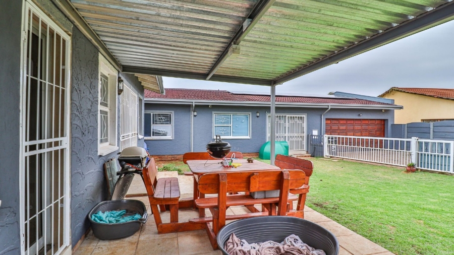 4 Bedroom Property for Sale in Verwoerdpark Gauteng