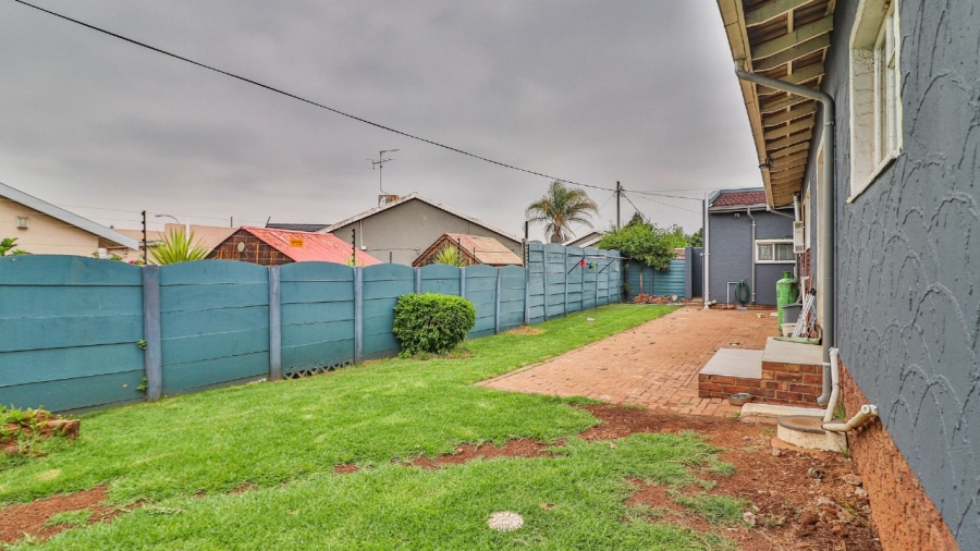 4 Bedroom Property for Sale in Verwoerdpark Gauteng