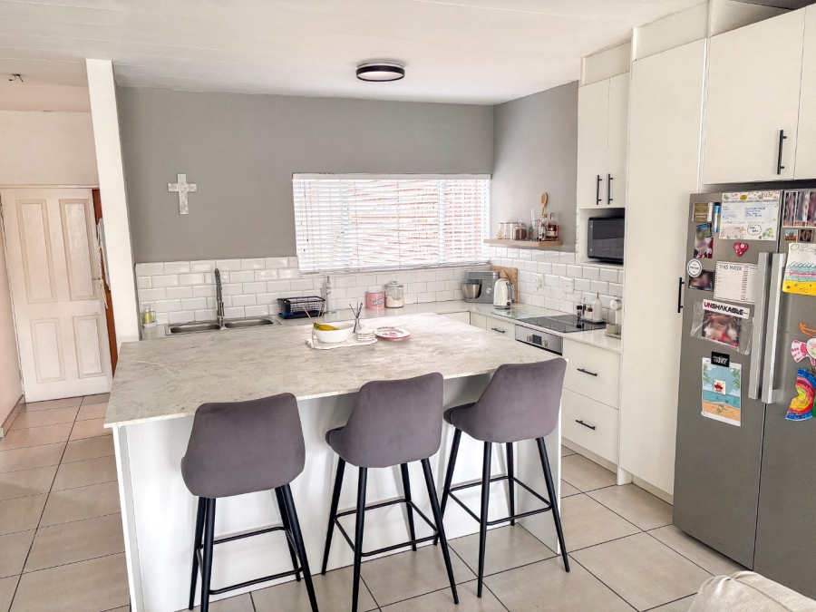 3 Bedroom Property for Sale in Brackendowns Gauteng