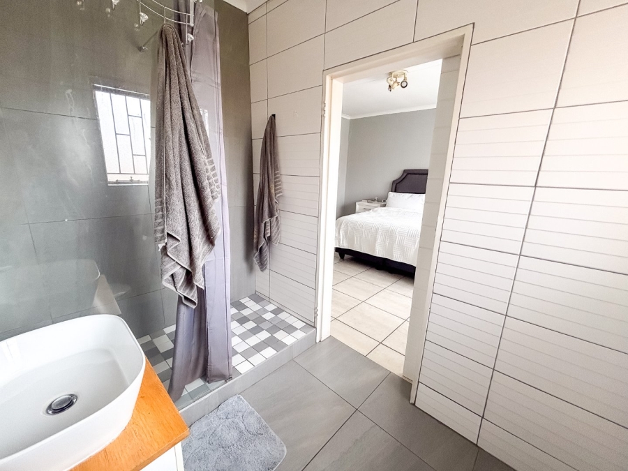 3 Bedroom Property for Sale in Brackendowns Gauteng