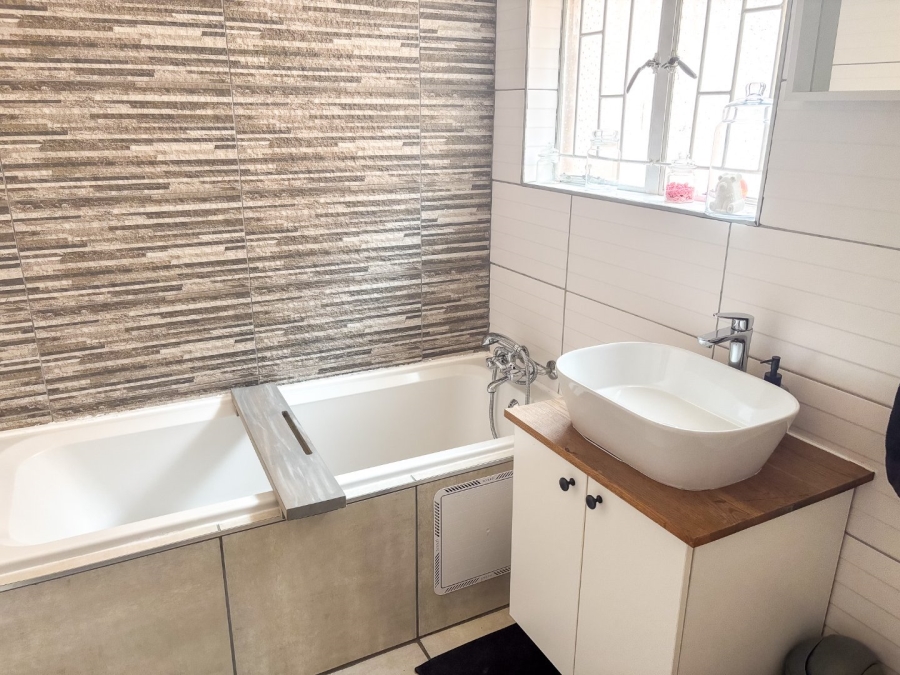 3 Bedroom Property for Sale in Brackendowns Gauteng