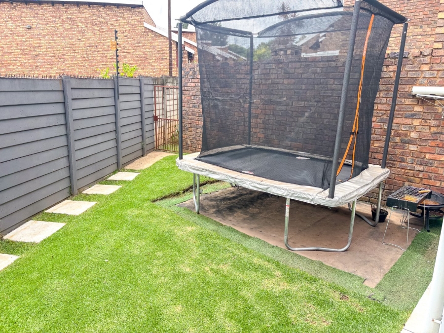 3 Bedroom Property for Sale in Brackendowns Gauteng