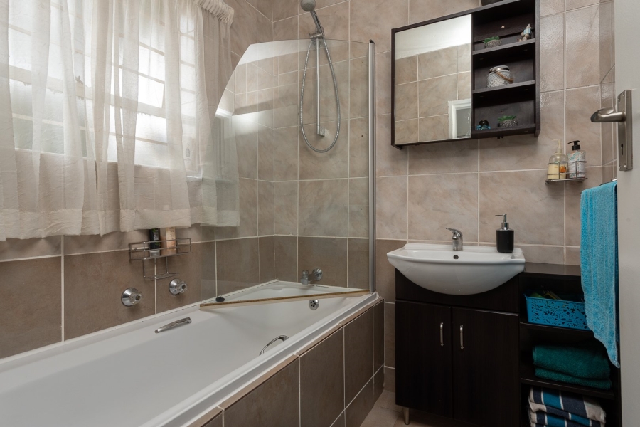 3 Bedroom Property for Sale in Brackendowns Gauteng