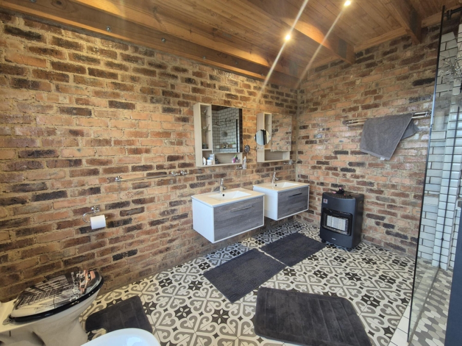 5 Bedroom Property for Sale in Illiondale Gauteng