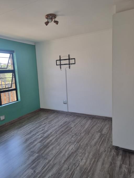 5 Bedroom Property for Sale in Illiondale Gauteng