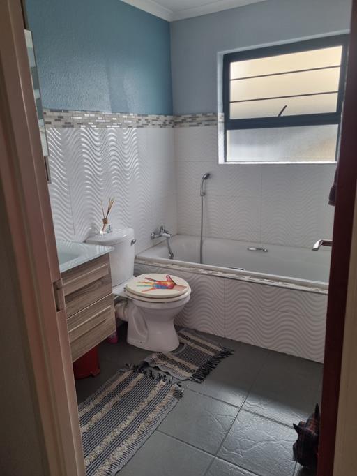 5 Bedroom Property for Sale in Illiondale Gauteng