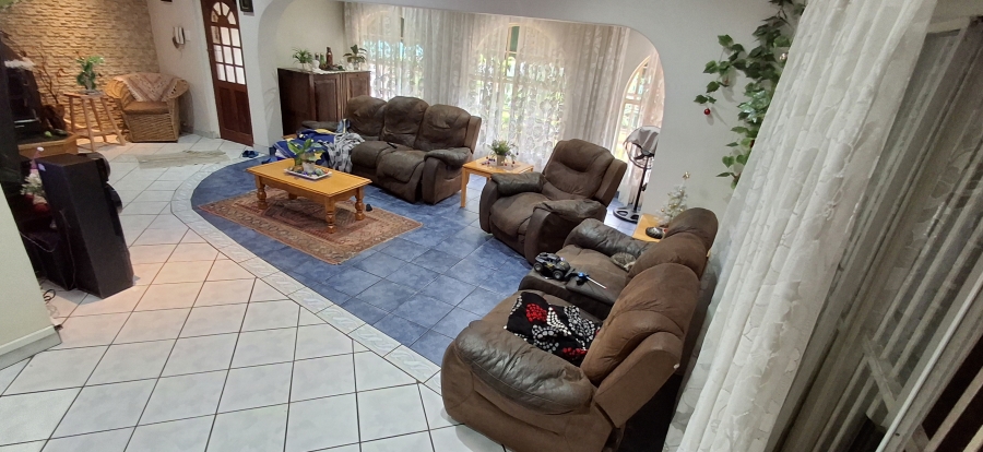 5 Bedroom Property for Sale in Pretoria Gardens Gauteng