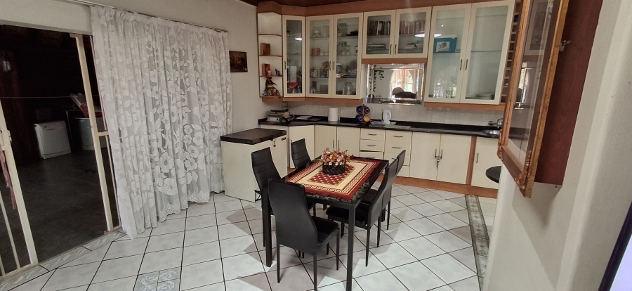 5 Bedroom Property for Sale in Pretoria Gardens Gauteng