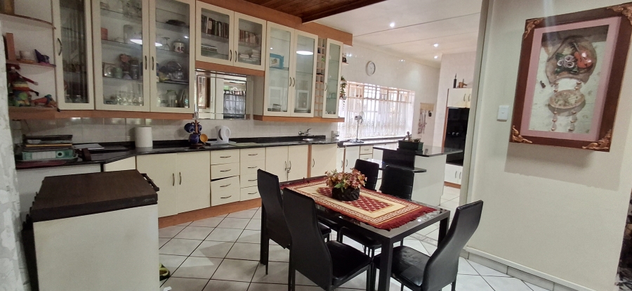 5 Bedroom Property for Sale in Pretoria Gardens Gauteng