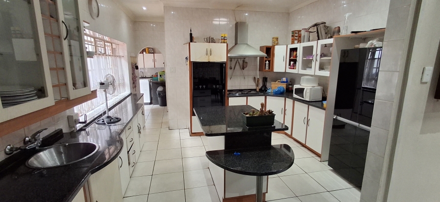 5 Bedroom Property for Sale in Pretoria Gardens Gauteng